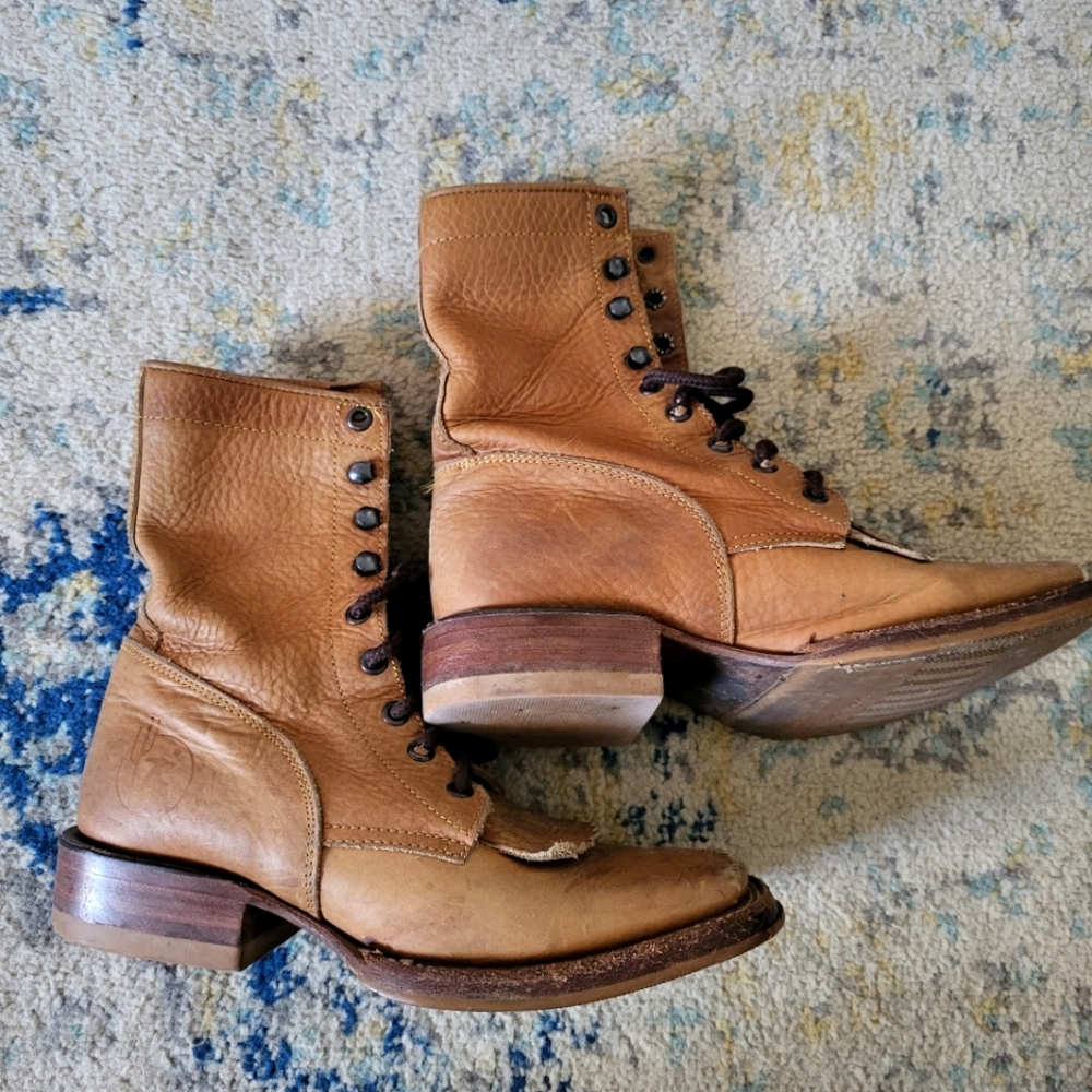 Vintage lace up tan boot with low stack heel